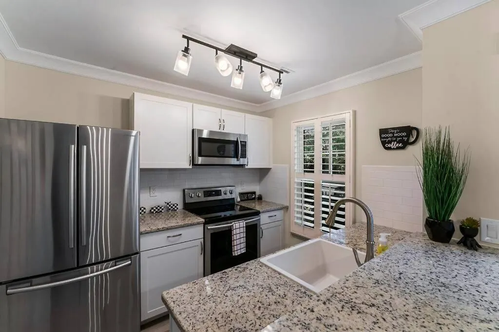 Vakantiehuis Golf Oasis Modern Townhome! Charlotte