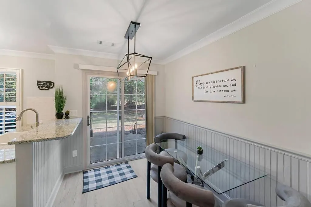 Golf Oasis Modern Townhome! Charlotte