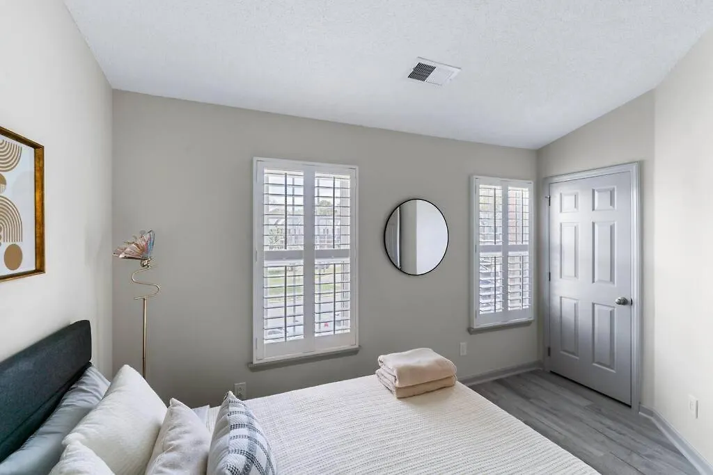 Golf Oasis Modern Townhome! Charlotte